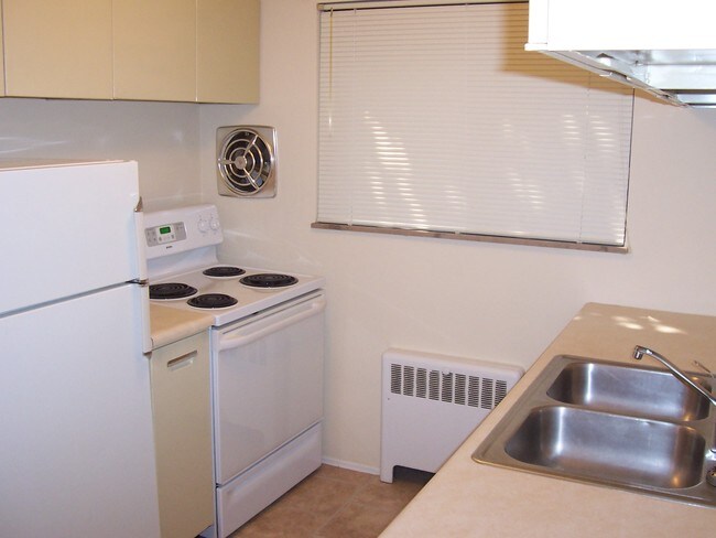 Building Photo - 376 Probasco St
