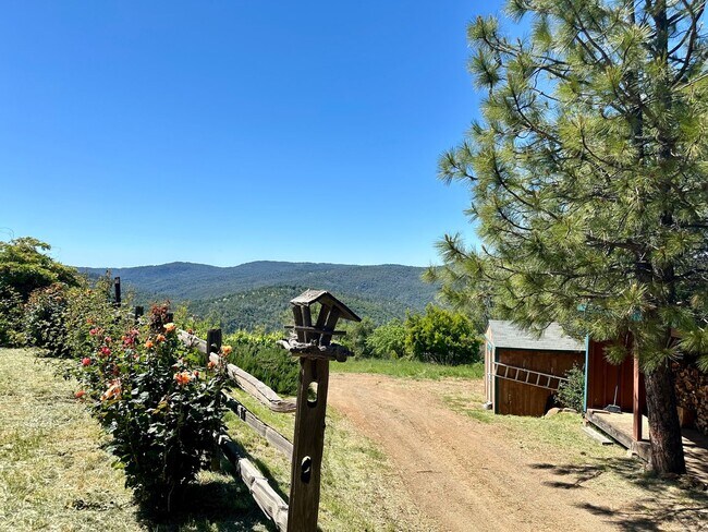 Building Photo - 1 Bedroom 2 Bathroom Home Attached To A La...