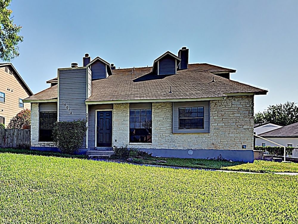 Primary Photo - Spectacular home in Spring Creek Forest.