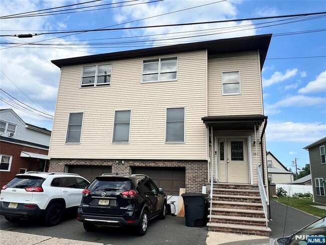 Building Photo - 364 Chestnut Ave
