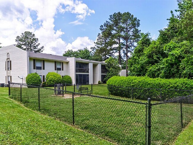 Parque para perros cerrado - Quail Hollow Apartments