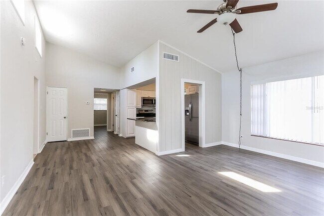 Building Photo - 420 Flamingo Dr