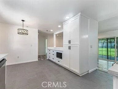 Building Photo - 636 E Avenida De Los Arboles