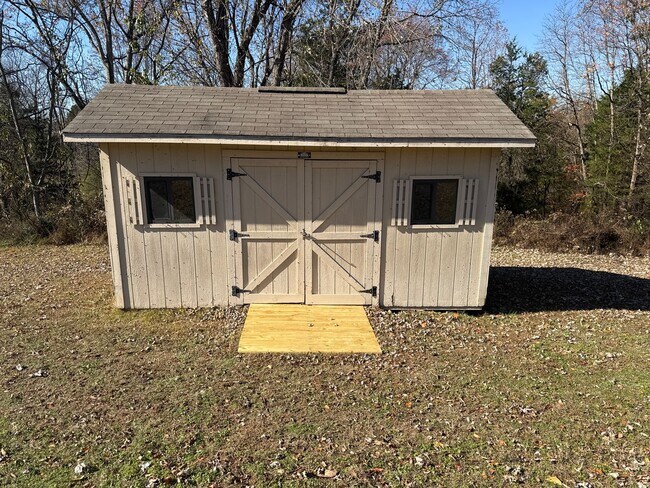 Building Photo - Spacious Ranch-Style Living on 1.5 Acres –...