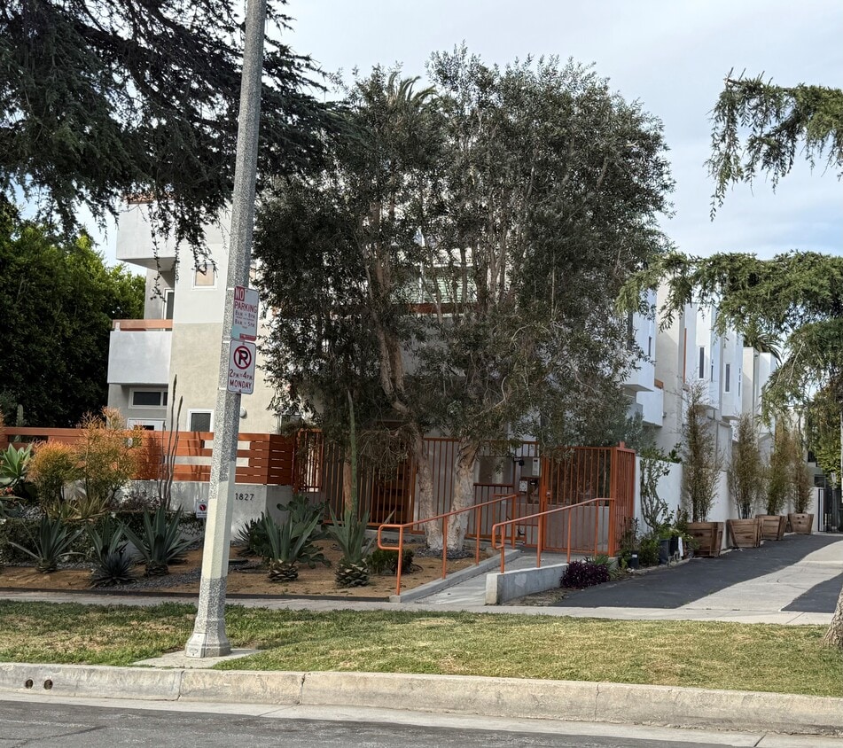 Primary Photo - 1827 16th St