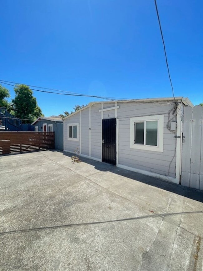 Building Photo - 01735