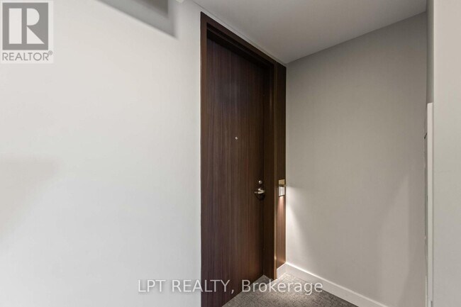 Photo du bâtiment - 111 Champagne Ave S