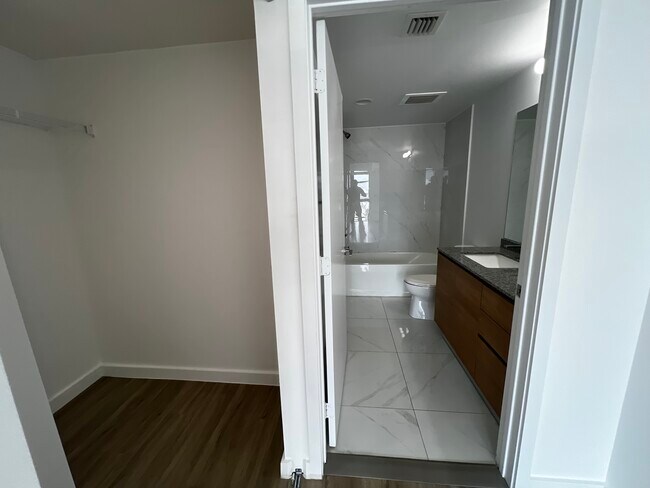 Foto del edificio - 225 NE 7th St