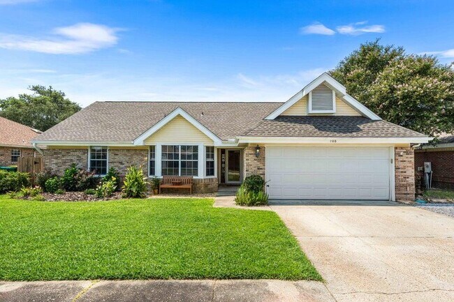 Foto del edificio - 408 Ridge Wood Cir