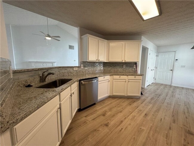 Foto del edificio - 3720 Crescent Walk Ln NE