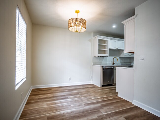 Foto del edificio - 1802 Jackson Ave W