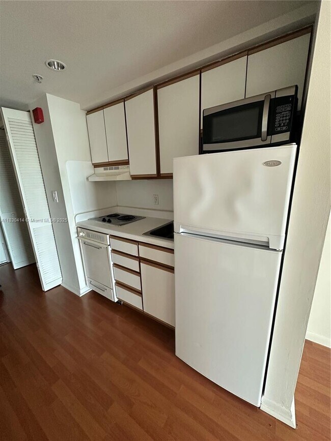 Foto del edificio - 5729 SW 72nd Ave