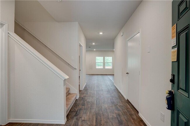 Foto del edificio - 14500 Fitzgibbon Dr