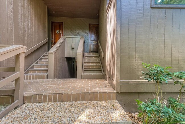 Building Photo - 260 Litchfield Ln
