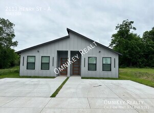 Building Photo - 2113 Henry St