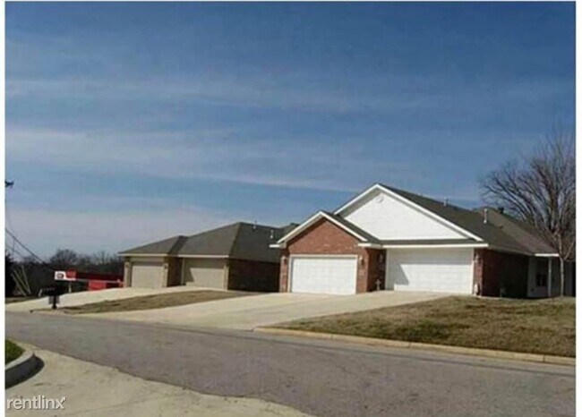 Building Photo - 1225 Lakeview Estates Dr