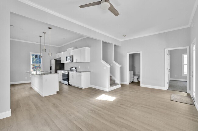 Building Photo - Fully Renovated in 2023 4 Bed 3 Bath Home