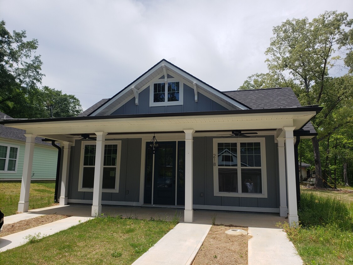 Primary Photo - 218 Forest Dr