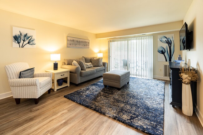 Building Photo - Woodridge Apartments