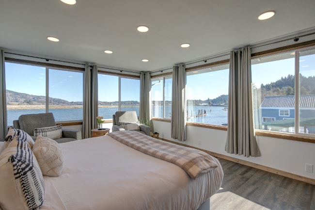 Building Photo - 1015 Robert Bush Drive East