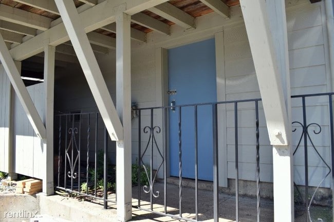 Building Photo - 2 br, 1.5 bath Townhome - 115 Leiby