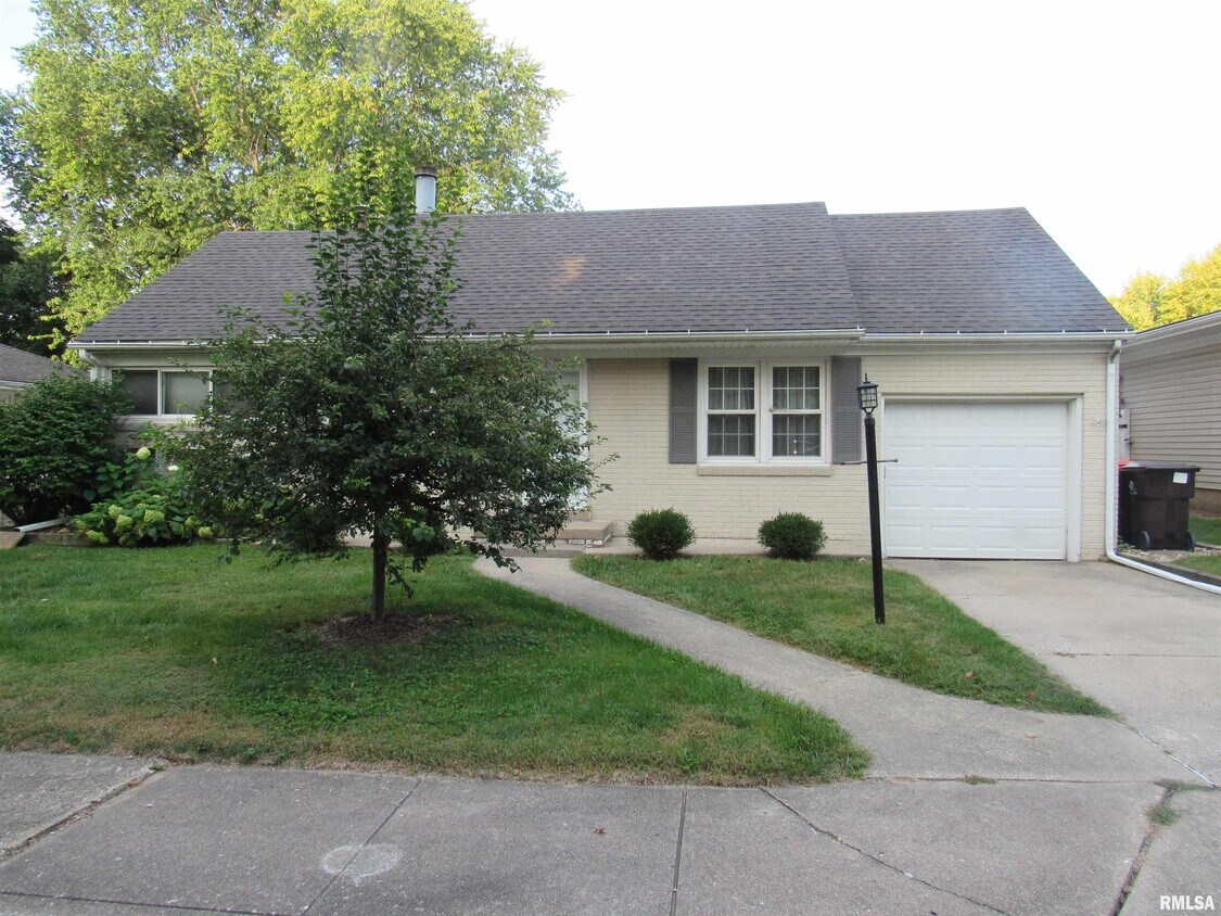 Primary Photo - 3207 N Linnhill Ct