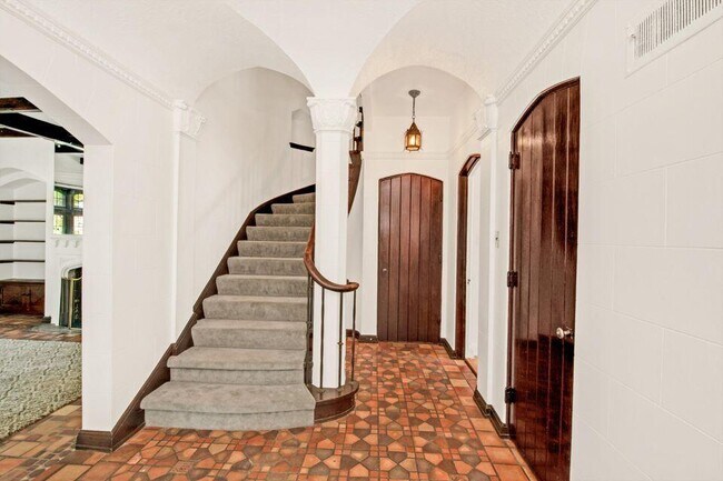 Foto del edificio - 5069 N Lake Dr