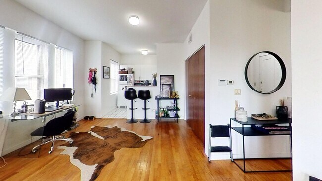 Foto del edificio - 1317 W Addison St