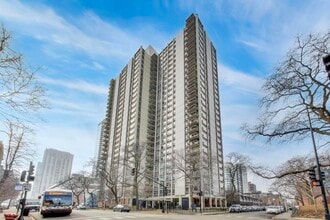 Building Photo - 1255 N Sandburg Terrace