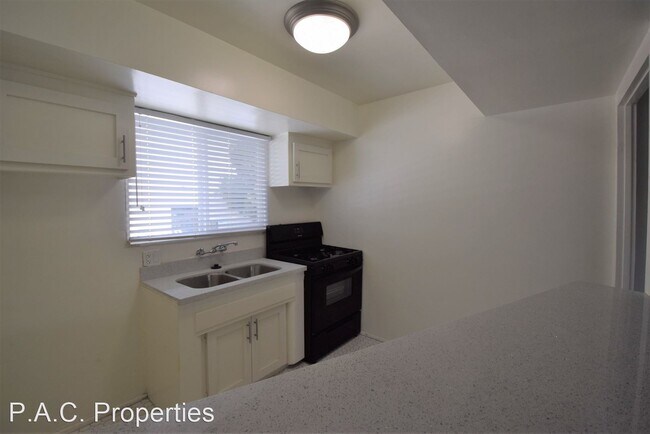 Building Photo - Studio, 1 bath Apartment - 5939 Cedros Ave...