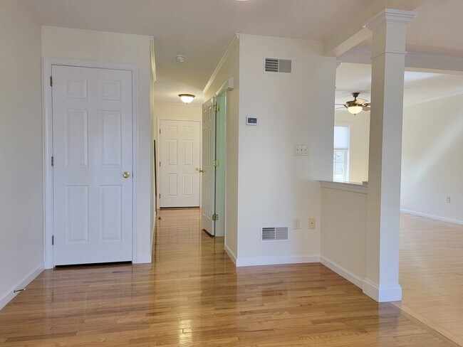 Building Photo - 3436 Green Leaf Dr