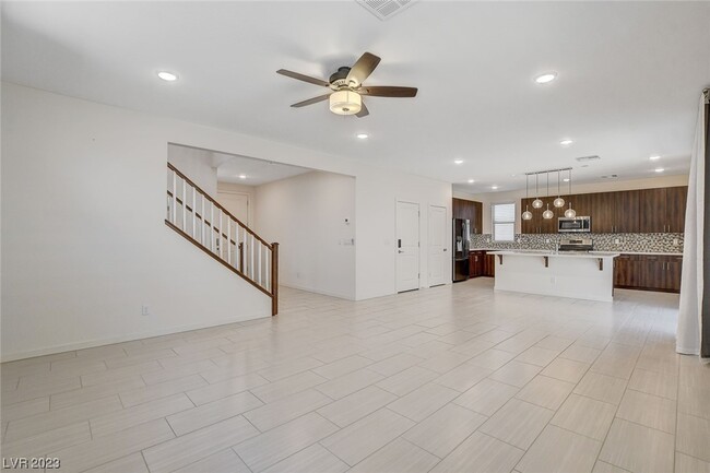 Foto del edificio - 518 Everett Ridge Ave