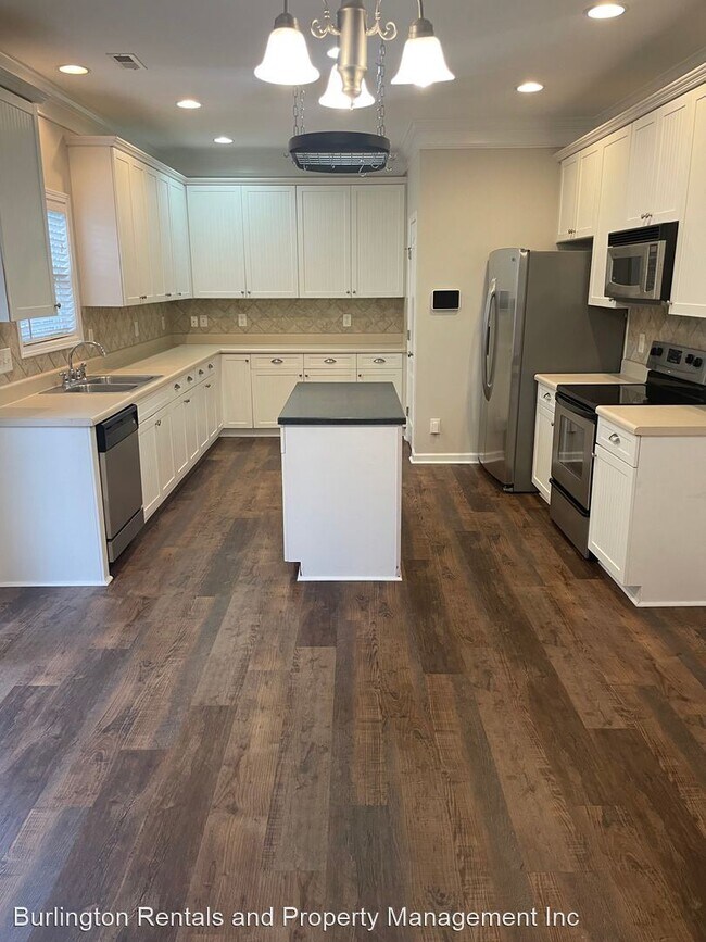Building Photo - 4 br, 2.5 bath House - 2033 Sinclair Trace...