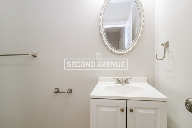 Foto del edificio - 8346 Anthony Wayne Ave