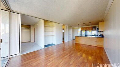 Building Photo - 1617 Ke’eaumoku St