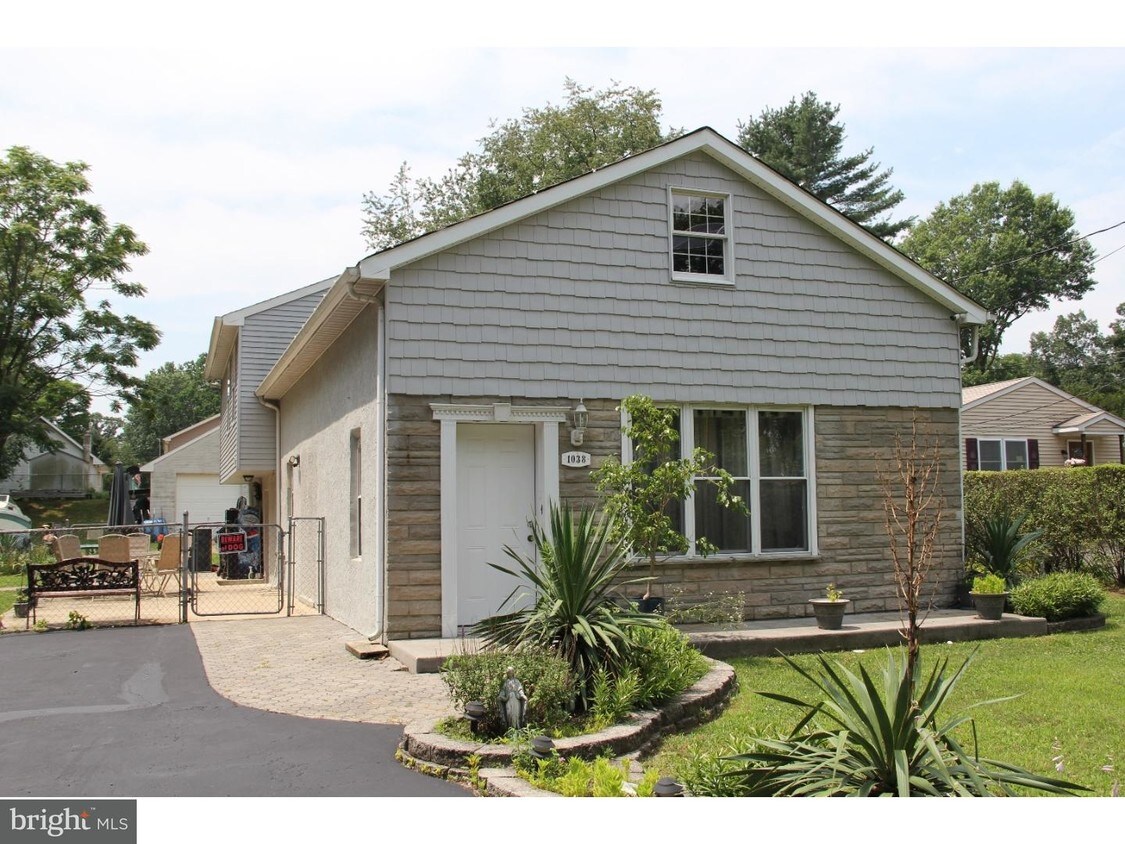 Primary Photo - 1038 Almonesson Rd