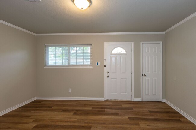 Foto del edificio - Spacious 4 bedroom in 77707. More pics com...