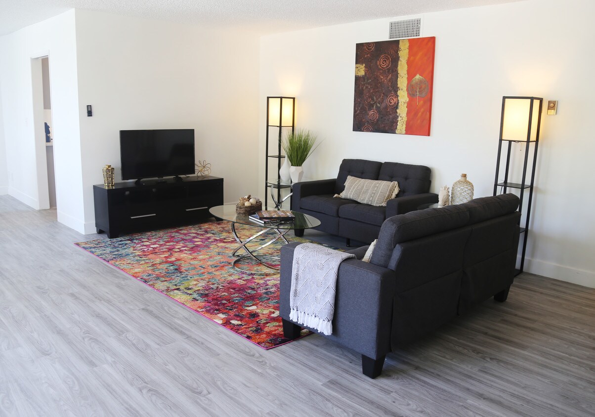 Foto principal - 153 San Vicente Blvd