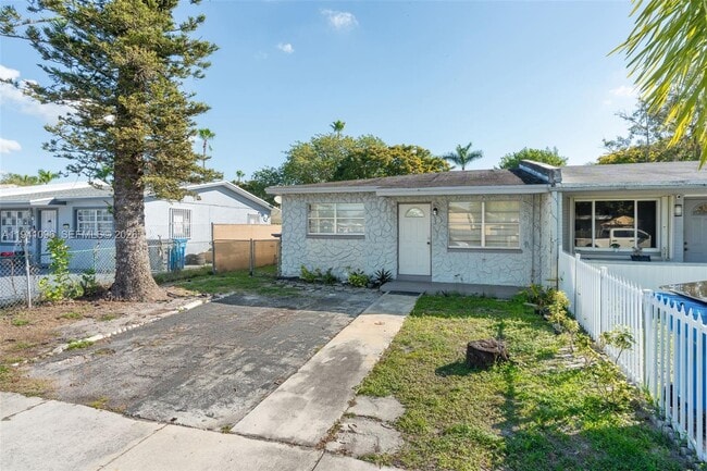 Building Photo - 3805 SW 54th Ave