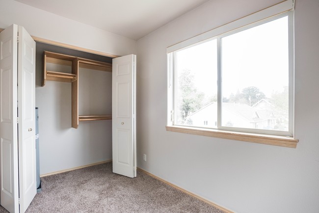 Bedroom - Arista Townhomes