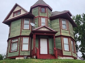 Building Photo - 603 Leclaire St