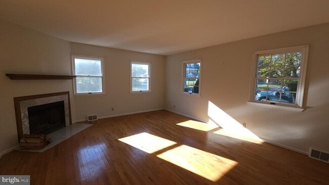 Building Photo - 487 Wigard Ave