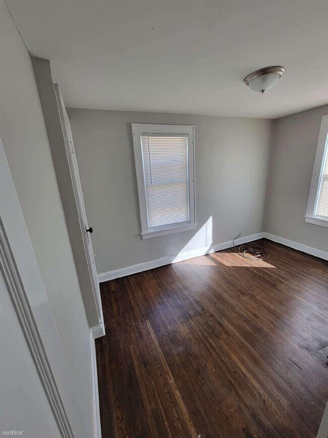 Building Photo - 2 br, 1 bath Duplex - 721 East Deshler Ave...