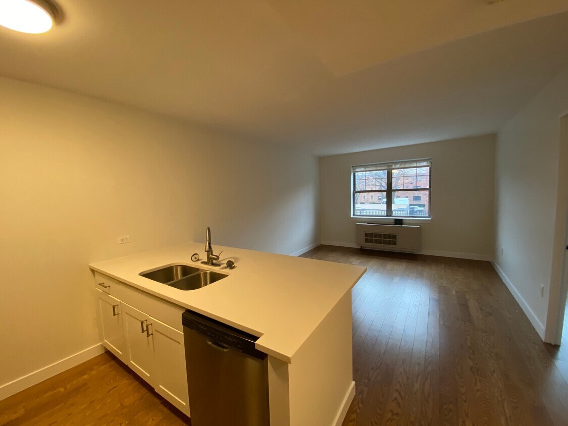 Primary Photo - 75-25 153rd St