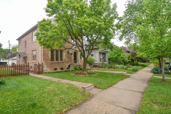 Building Photo - 3151 S Quincy Ave