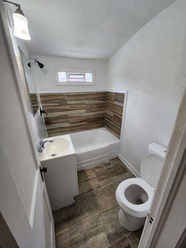 Foto del edificio - 3820 E 142nd St