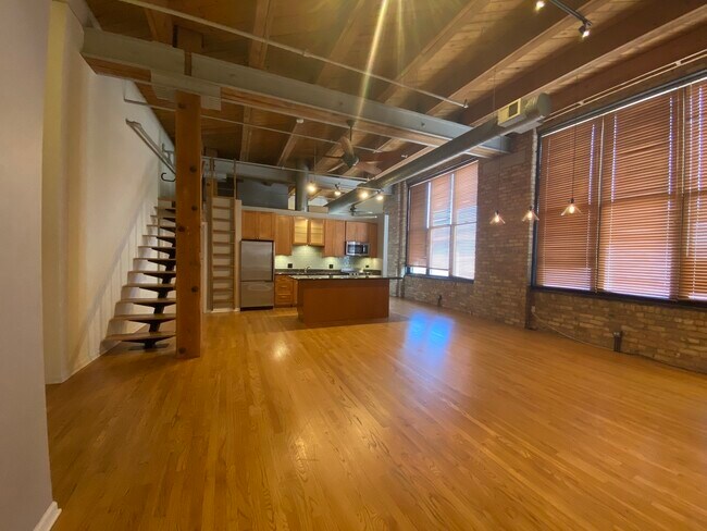 Building Photo - 1872 N Clybourn Ave