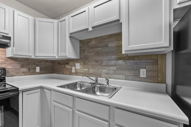 Building Photo - 215 Marigold Ln