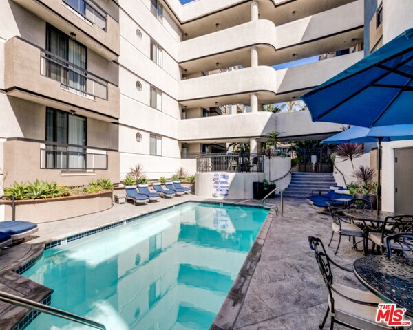 Foto del edificio - 740 Burnside Ave