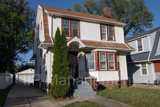 Foto del edificio - Great 3 bedroom home in the Cleveland Hts ...